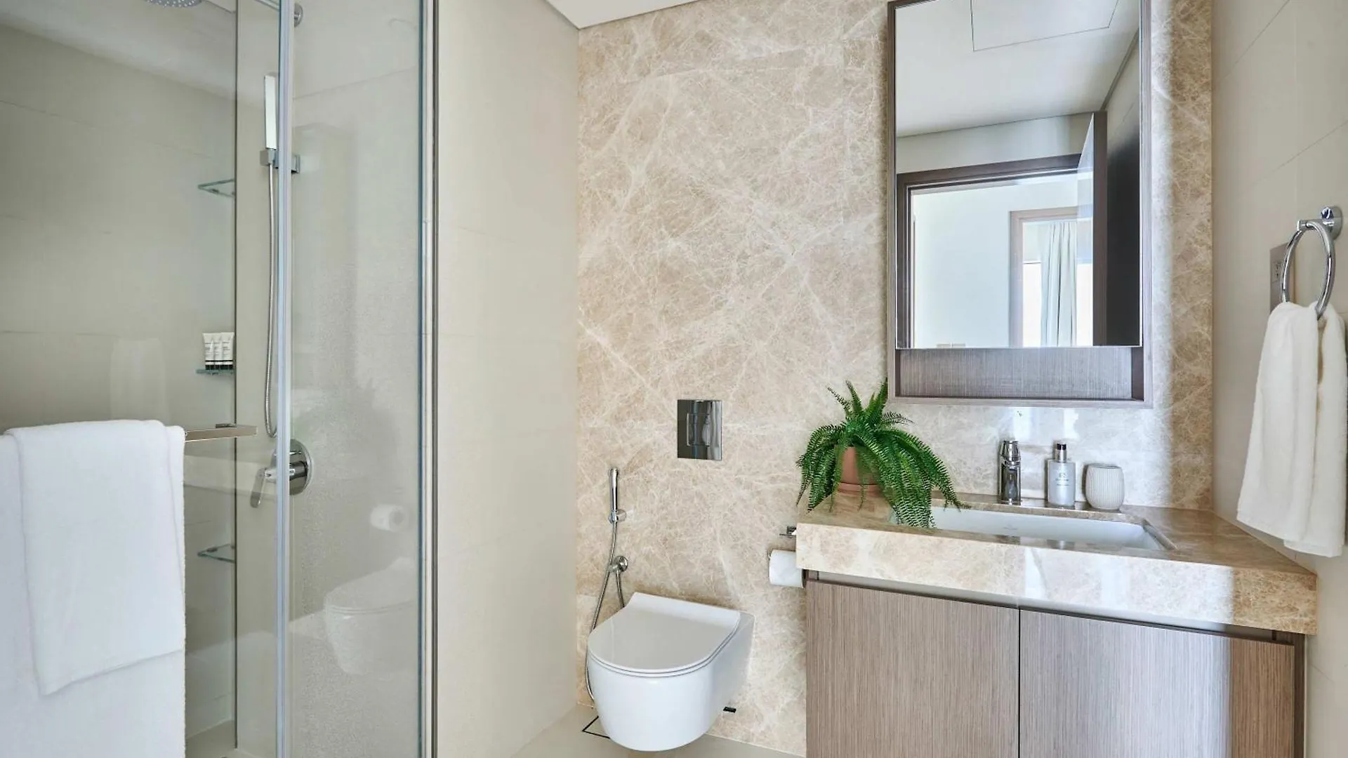 Frank Porter - Grand Bleu Tower 2 Dubaj 0*,  Zjednoczone Emiraty Arabskie